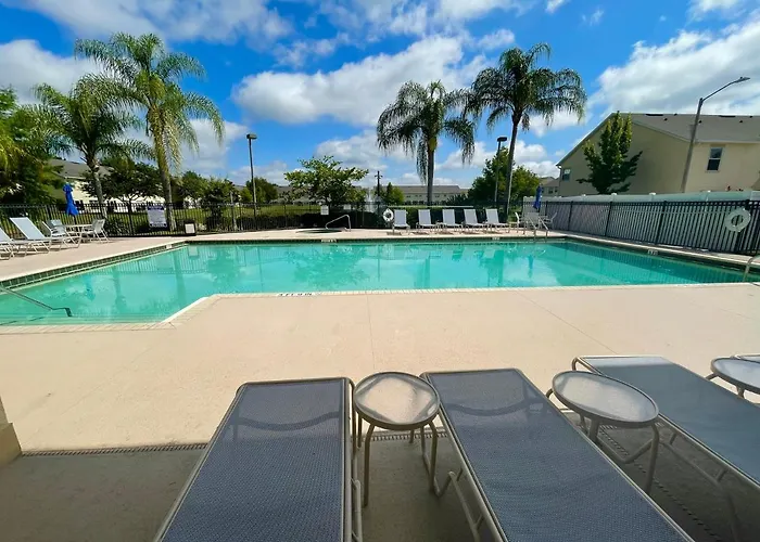 Cozy Oasis Near Disney! 4 Bedroom 3 Bath Townhouse!