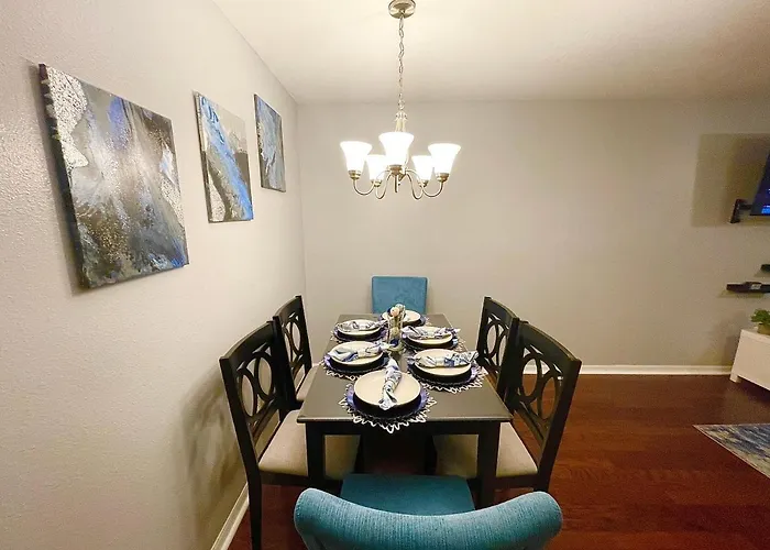 Cozy Oasis Near Disney! 4 Bedroom 3 Bath Townhouse!