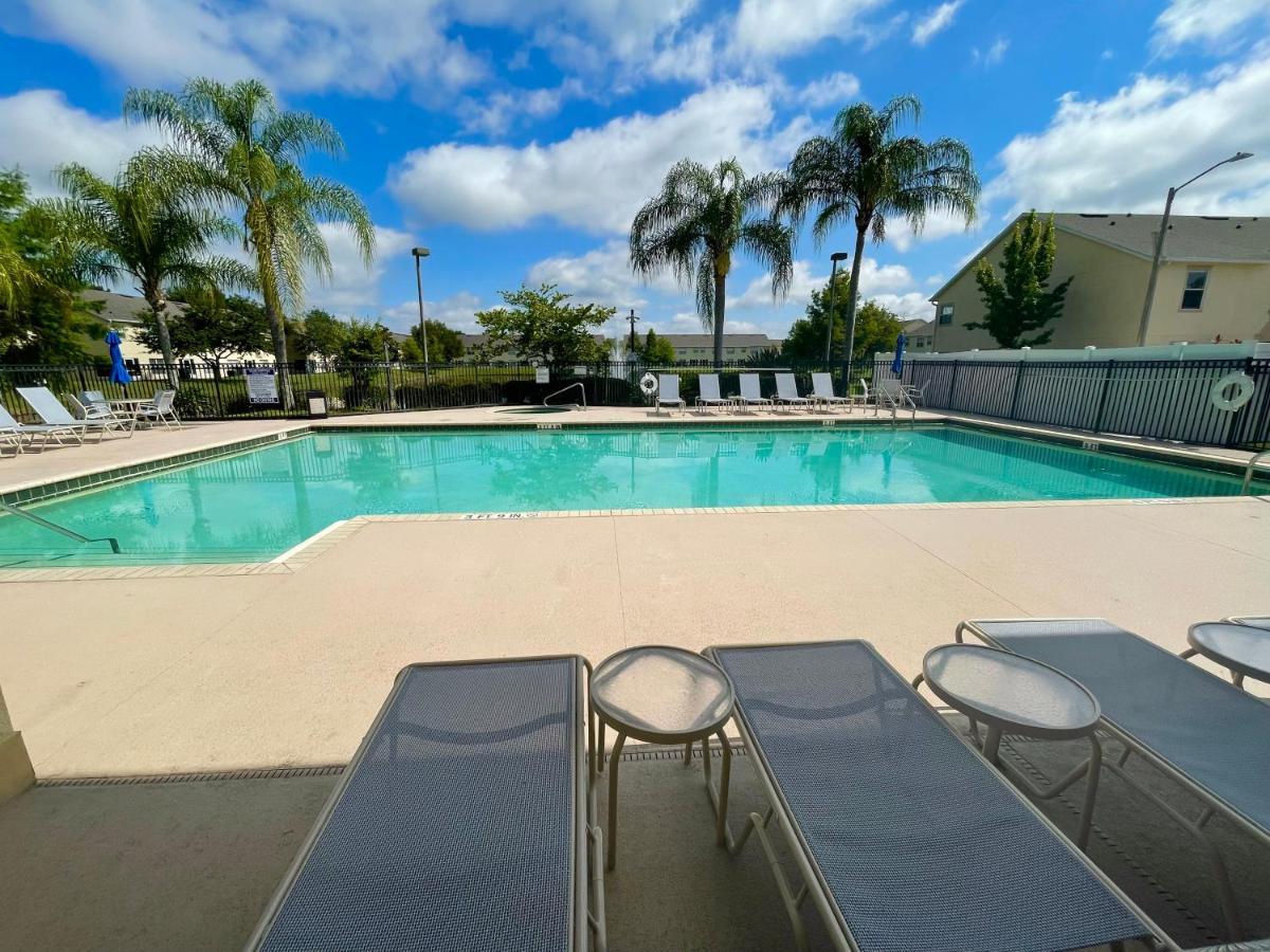 Holiday home Cozy Oasis Near Disney! 4 Bedroom 3 Bath Townhouse! Kissimmee