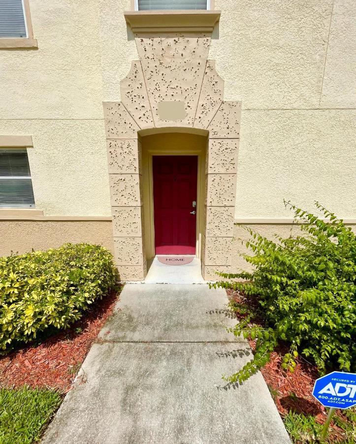 Holiday home Cozy Oasis Near Disney! 4 Bedroom 3 Bath Townhouse!