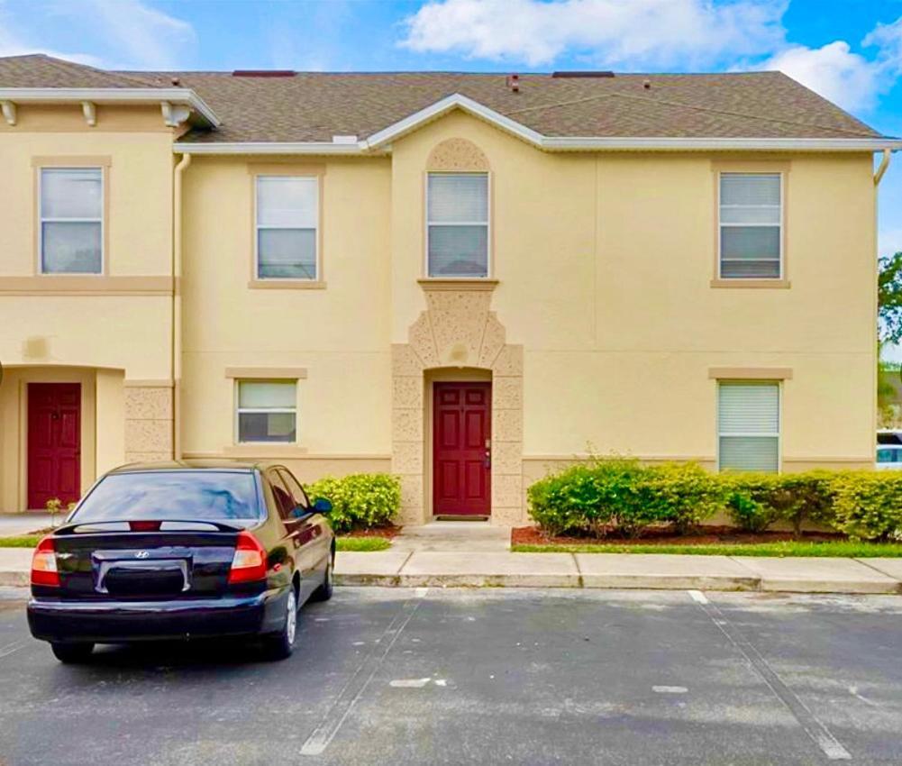 Cozy Oasis Near Disney! 4 Bedroom 3 Bath Townhouse! Holiday home