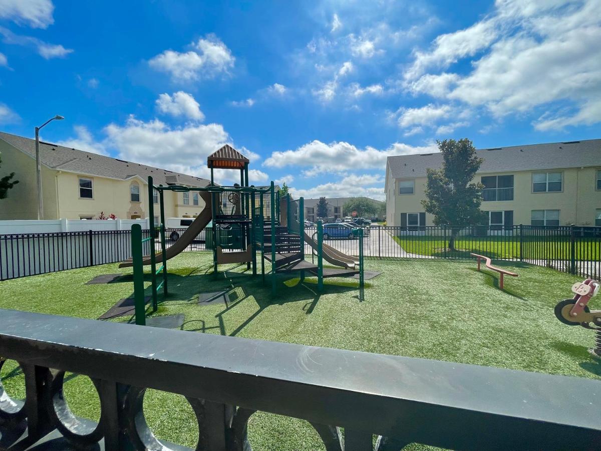 Holiday home Cozy Oasis Near Disney! 4 Bedroom 3 Bath Townhouse! Kissimmee