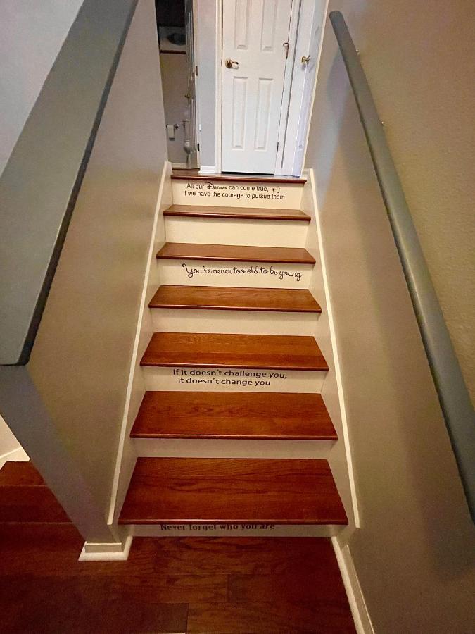 Cozy Oasis Near Disney! 4 Bedroom 3 Bath Townhouse! Kissimmee
