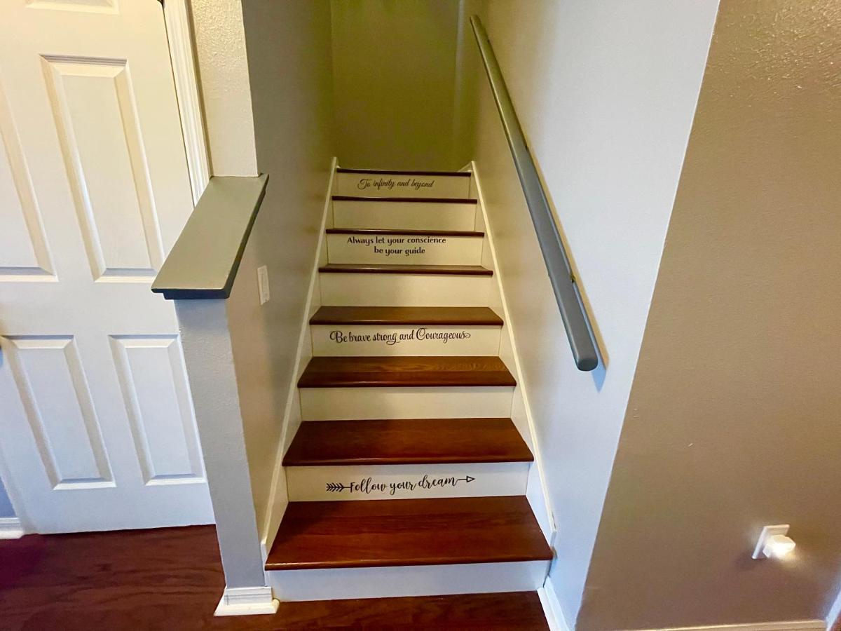 Holiday home Cozy Oasis Near Disney! 4 Bedroom 3 Bath Townhouse!