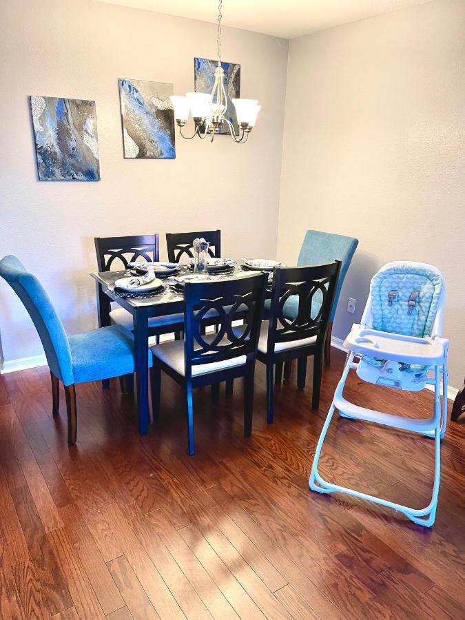 Cozy Oasis Near Disney! 4 Bedroom 3 Bath Townhouse! *