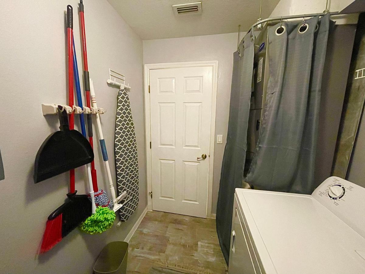 Holiday home Cozy Oasis Near Disney! 4 Bedroom 3 Bath Townhouse!