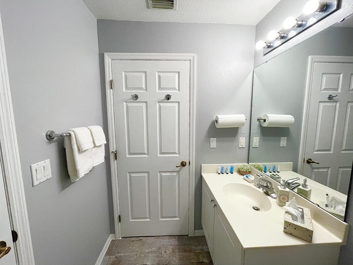 Cozy Oasis Near Disney! 4 Bedroom 3 Bath Townhouse! *