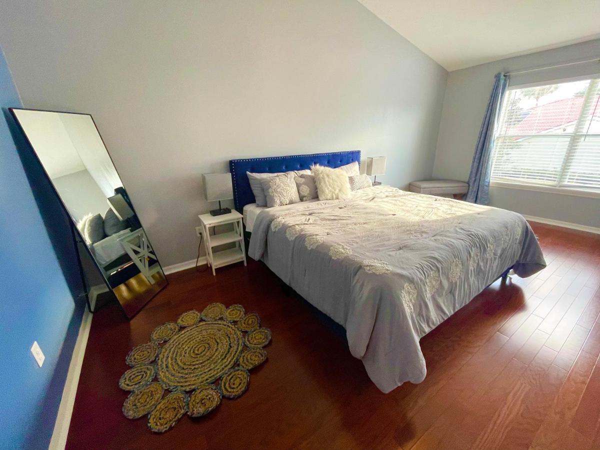 Cozy Oasis Near Disney! 4 Bedroom 3 Bath Townhouse! *