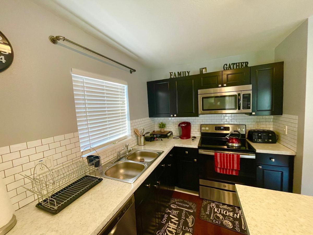 Cozy Oasis Near Disney! 4 Bedroom 3 Bath Townhouse! * Kissimmee
