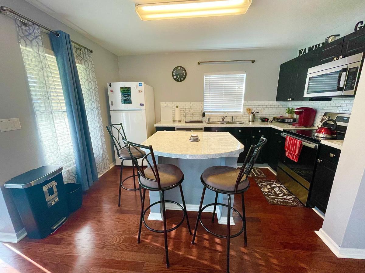 Cozy Oasis Near Disney! 4 Bedroom 3 Bath Townhouse!