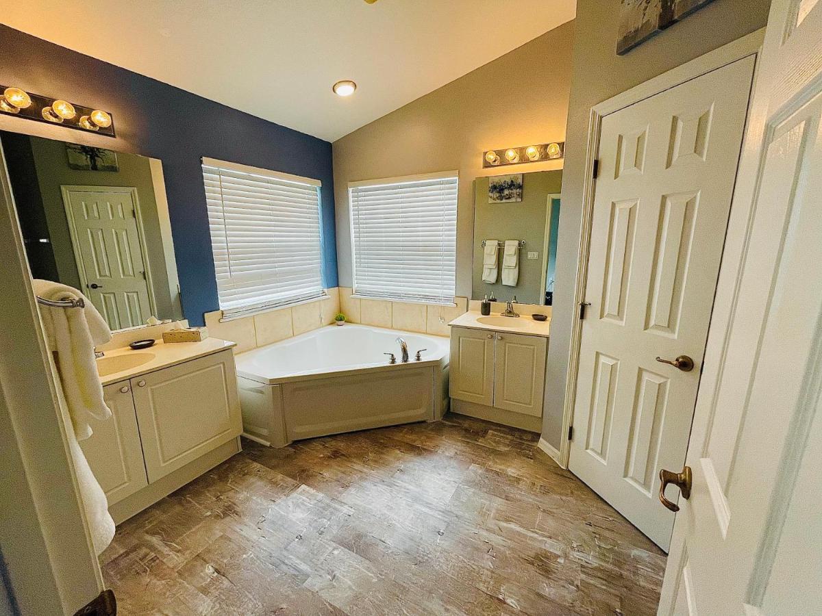 Holiday home Cozy Oasis Near Disney! 4 Bedroom 3 Bath Townhouse! Kissimmee