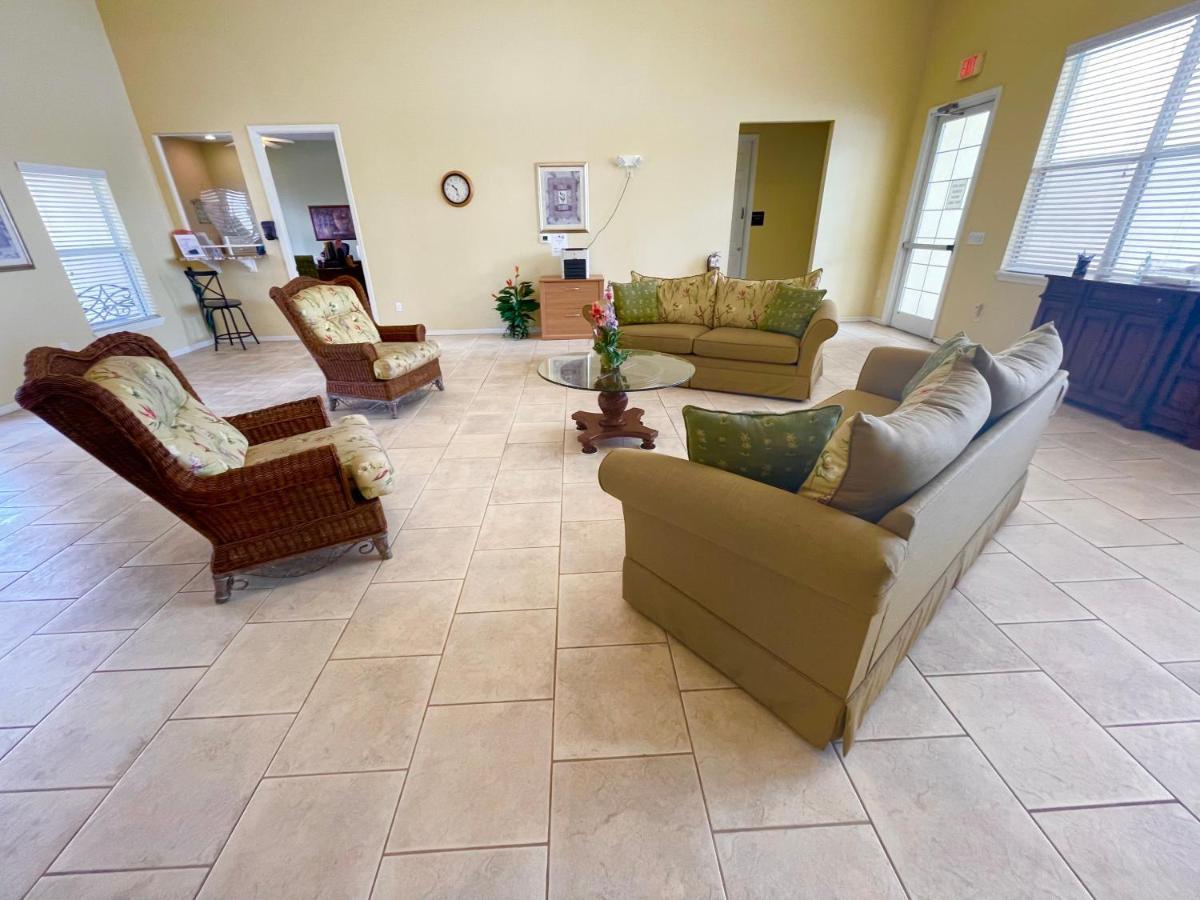Cozy Oasis Near Disney! 4 Bedroom 3 Bath Townhouse! Holiday home *