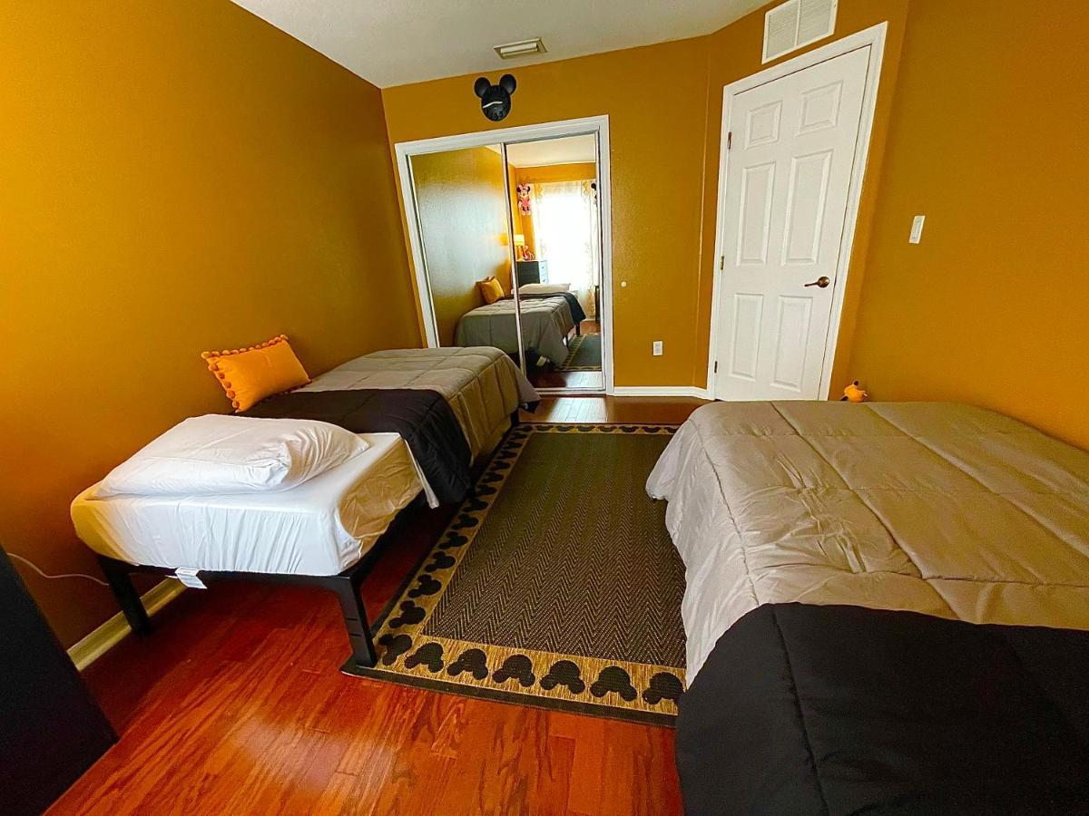 Cozy Oasis Near Disney! 4 Bedroom 3 Bath Townhouse! *