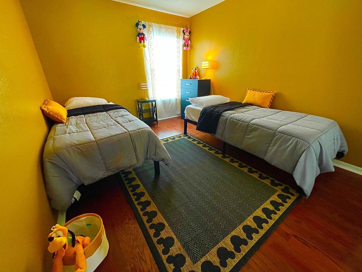 Cozy Oasis Near Disney! 4 Bedroom 3 Bath Townhouse! * Kissimmee
