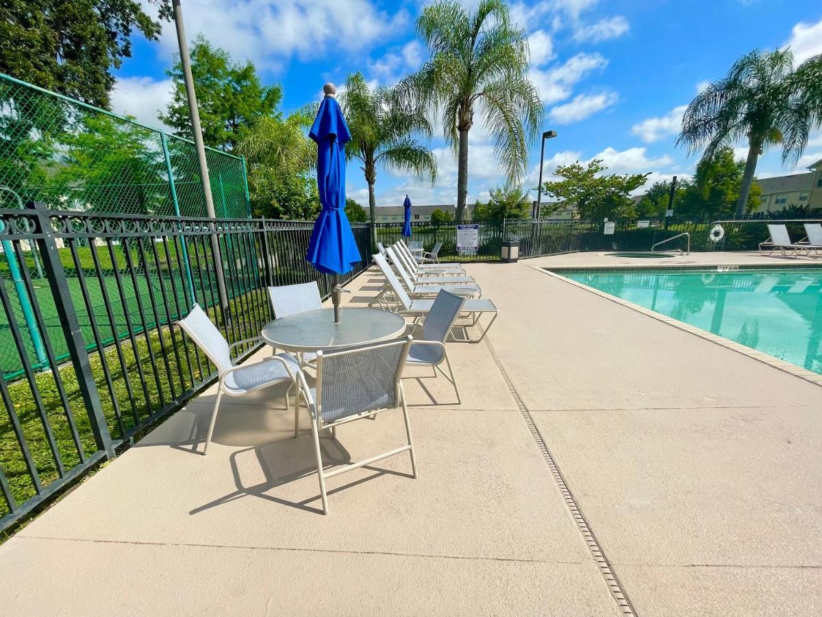Cozy Oasis Near Disney! 4 Bedroom 3 Bath Townhouse!